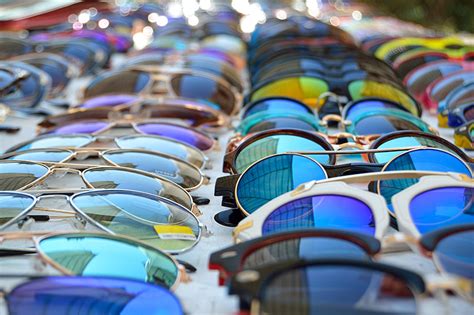 where to buy bulk sunglasses.